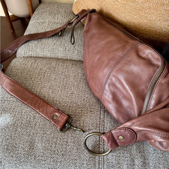 GAP Chocolate Leather Sling - Picture 3 of 10